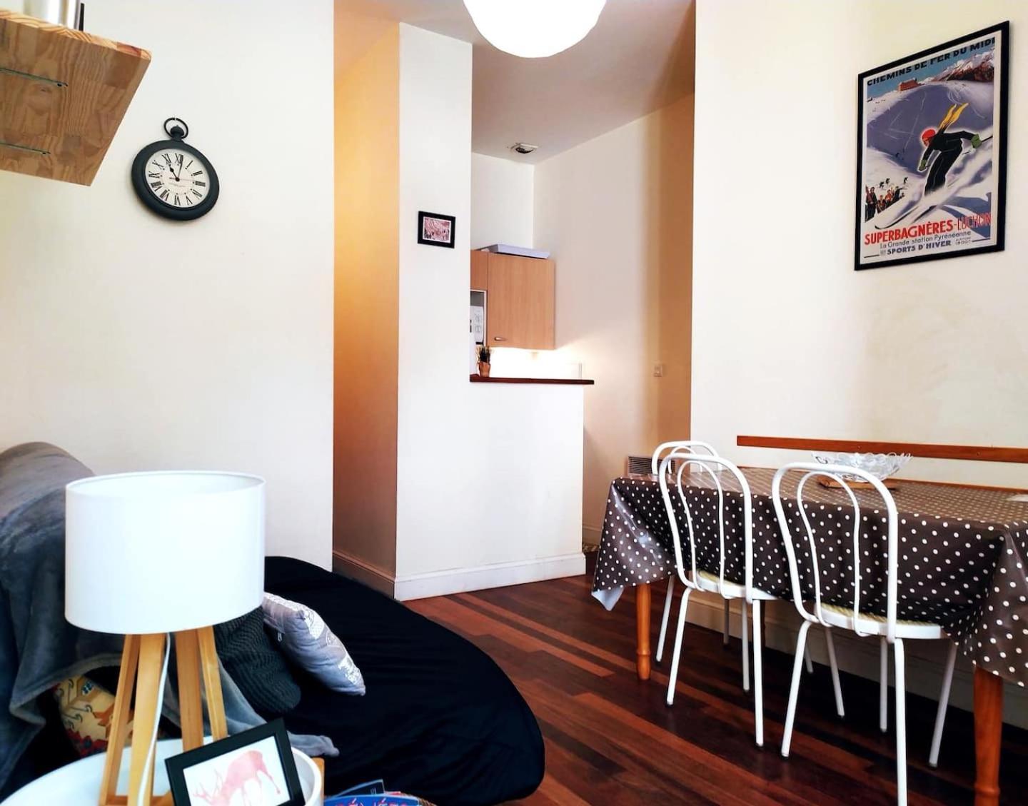 Apartment Eth Polit *